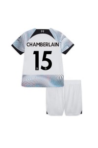 Liverpool Chamberlain #15 Babyklær Borte Fotballdrakt til barn 2022-23 Korte ermer (+ Korte bukser)